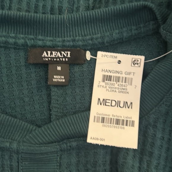 Alfani Hunter Green Thermal Knit Henley Long Sleeve Top Size Medium New with tag - Picture 4 of 5